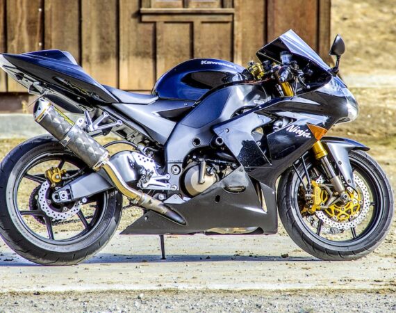 photo 1600123434996 73fb9e3d5c38