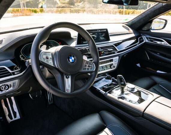 photo 1601362840138 44bca7a80305