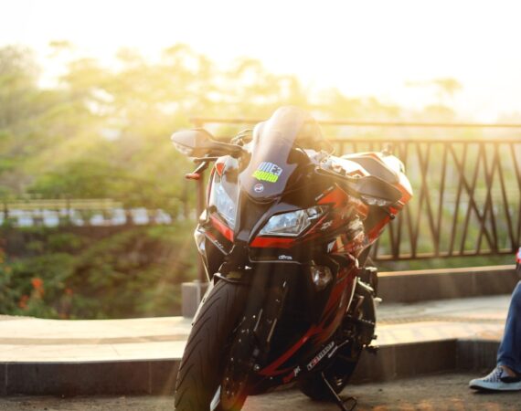 photo 1603442321823 b973980206ea