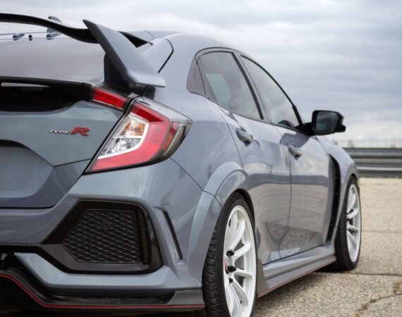 photo 1606004649694 fbb8757fd6c0