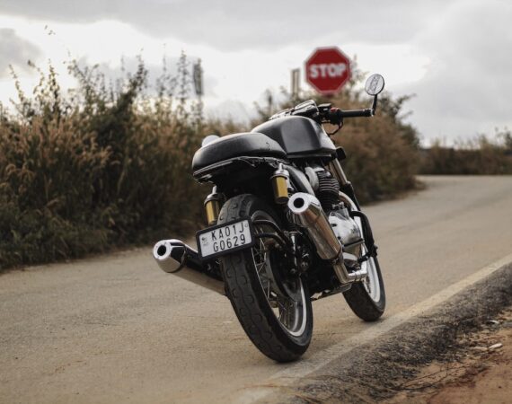 photo 1607863184849 39e8b9e5311c