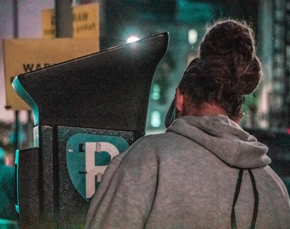 photo 1609874882545 067accef467c