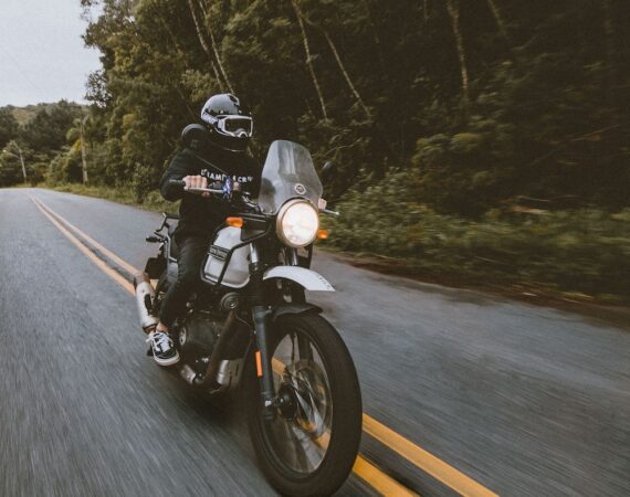 photo 1610764314214 b2789a1784f7