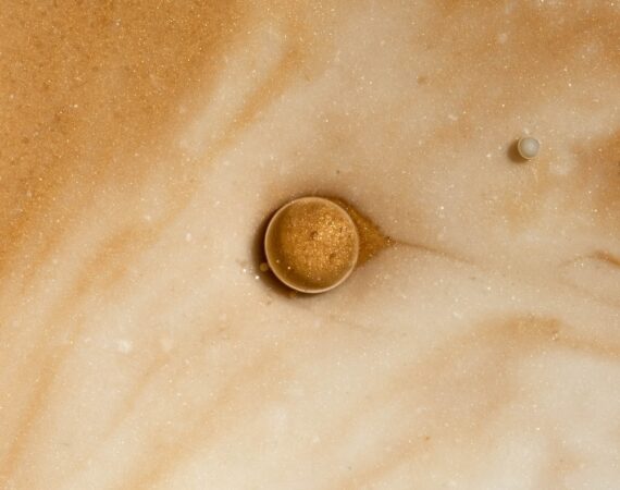 photo 1610815424524 01d46ff3add0