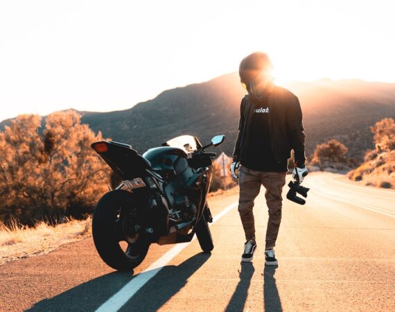 photo 1610899632935 dbf6bb9654c8