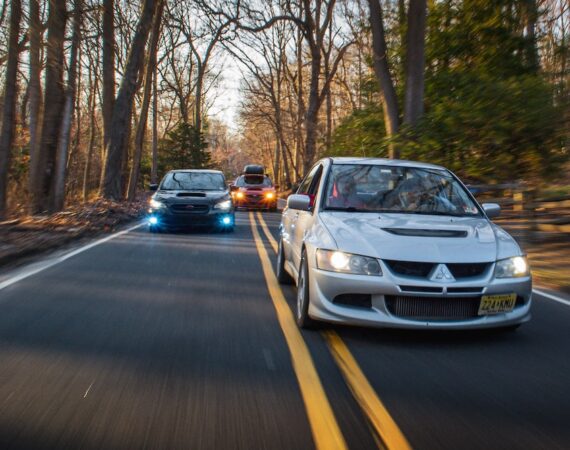 photo 1611023924323 1e7e18f90c6f