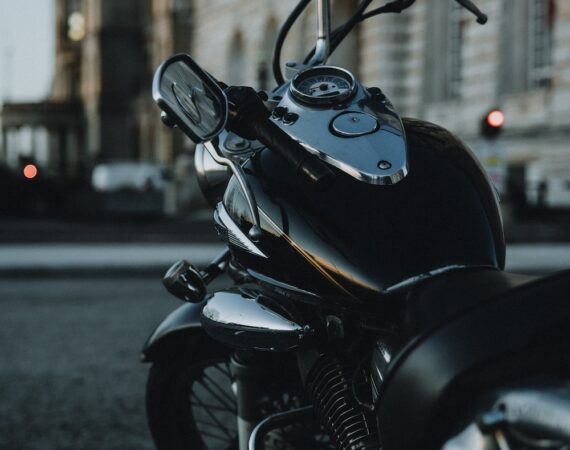 photo 1614042585522 a8c1e662e843