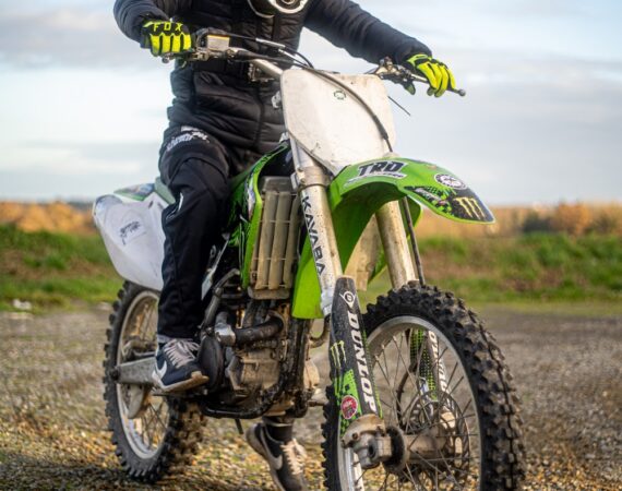 photo 1616968852684 f9d071460178