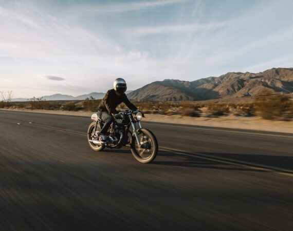 photo 1617375112765 a532c7956940