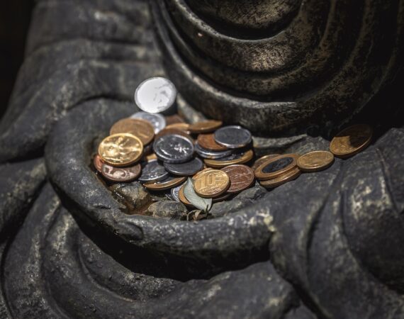 photo 1621009389588 463f307b3dd0