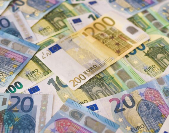 photo 1621981386829 9b458a2cddde