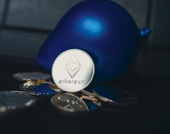 photo 1635237755017 18a7f122a052