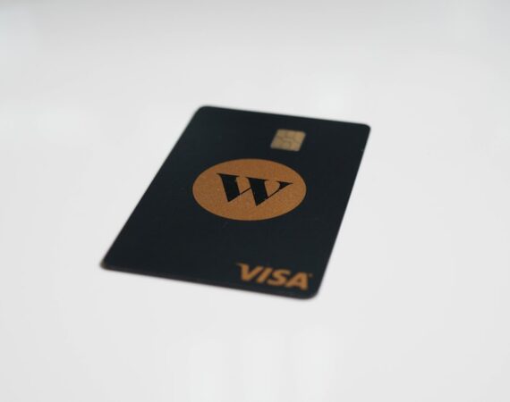 photo 1648161235886 32b6764917e6