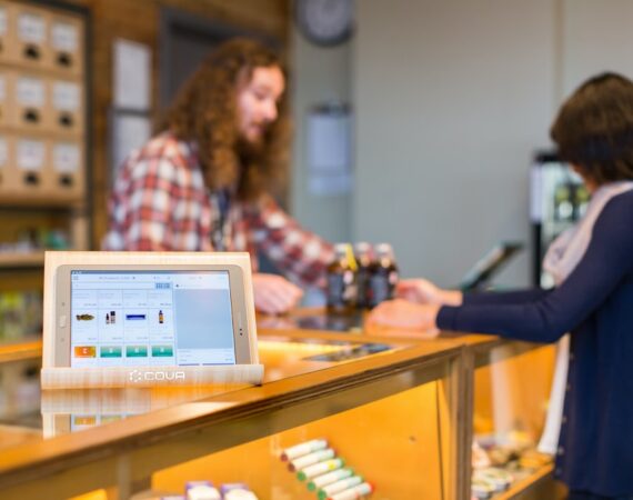 photo 1648824571682 109acc138294