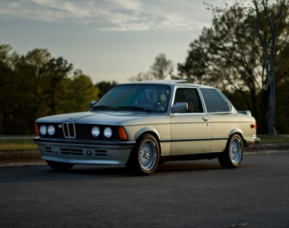 photo 1524102724373 bcf6ed410592