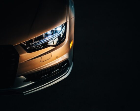 photo 1532268116505 8c59cc37d2e6