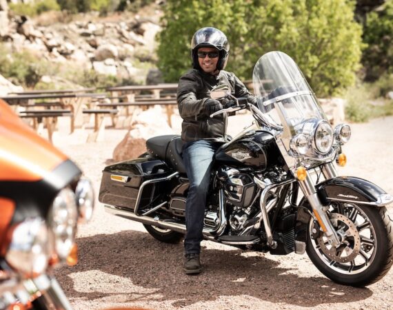 photo 1558980395 be8a5fcb4251