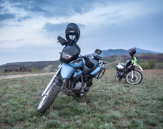 photo 1588492454099 8d7798de5eee