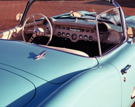 photo 1598785933181 f45a342f8313