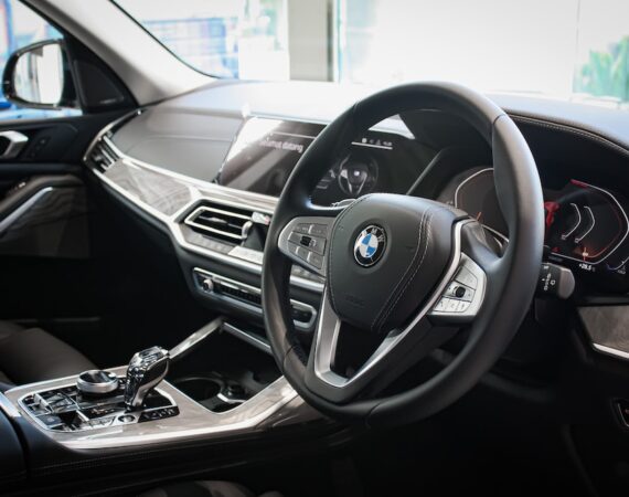 photo 1601567203419 f5969c3018c7