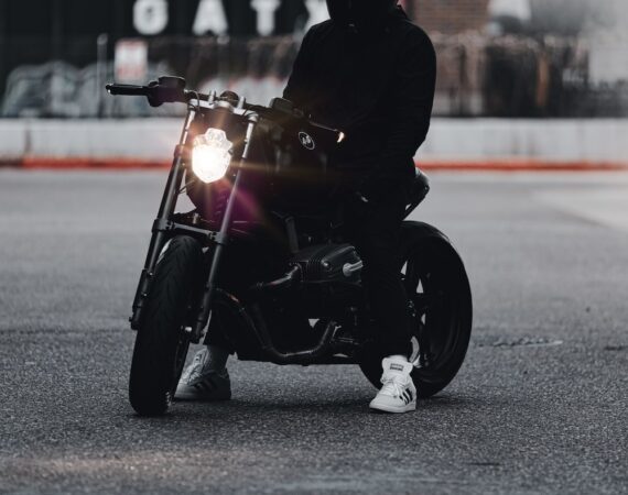 photo 1605927328330 12d03b41225f