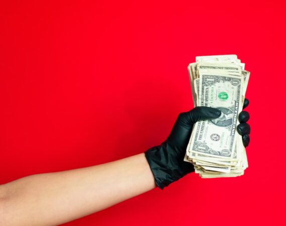 photo 1608500071261 4ca08a2a3b68