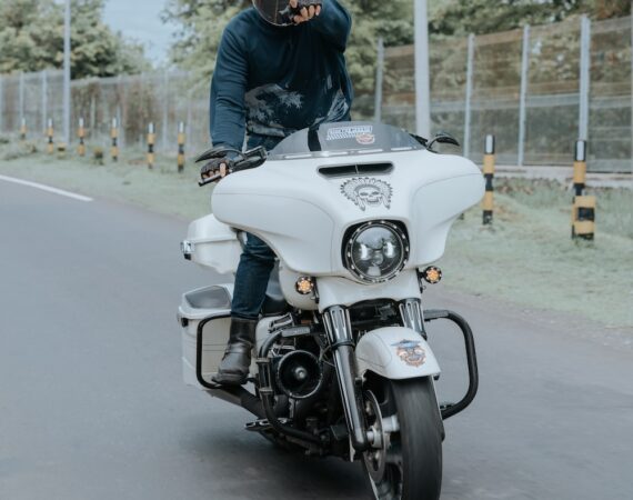 photo 1608565341924 0008d3216131