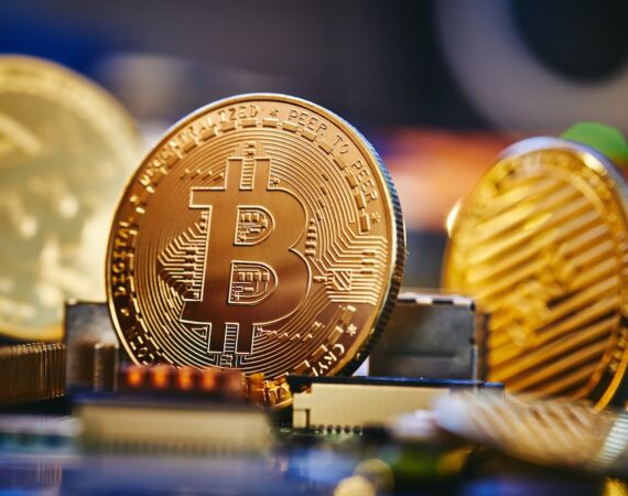 photo 1631897641179 82f97def3992