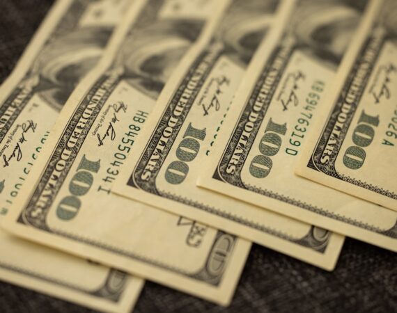 photo 1636112161903 caa252ab5160