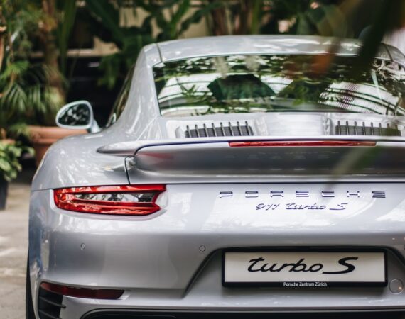 photo 1505065029964 d4ea1830a456