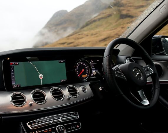 photo 1527109577087 239bb8295d3b