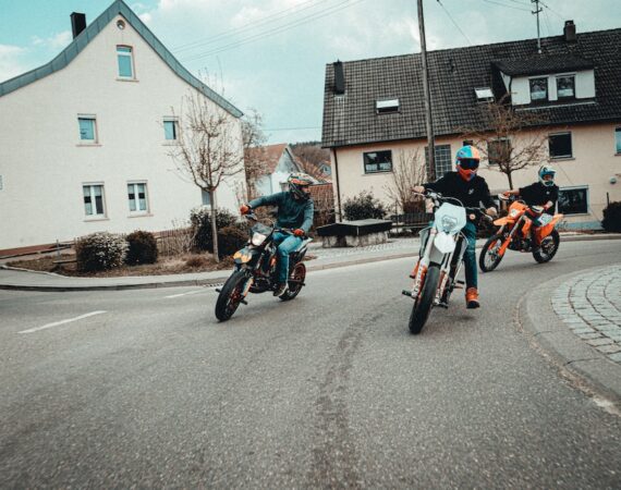 機車貸款必備文件解析:有效簽證、收入證明等 8 photo 1586708594019 bd958670616a