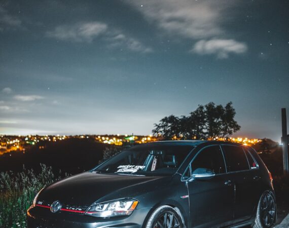 photo 1594272355589 b80bf2cd3ce0