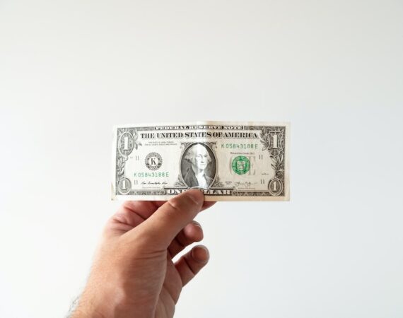 photo 1600007283713 001f25558cb0