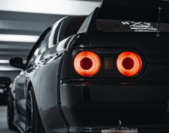 photo 1600793575654 910699b5e4d4