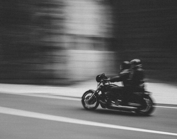 photo 1604088195950 4bcd8c6ae210