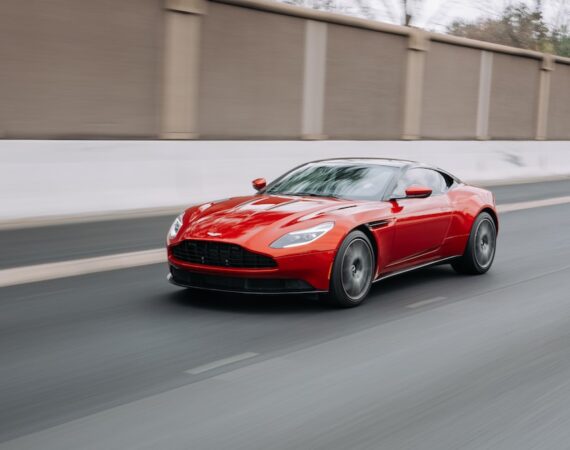 photo 1549927681 0b673b8243ab