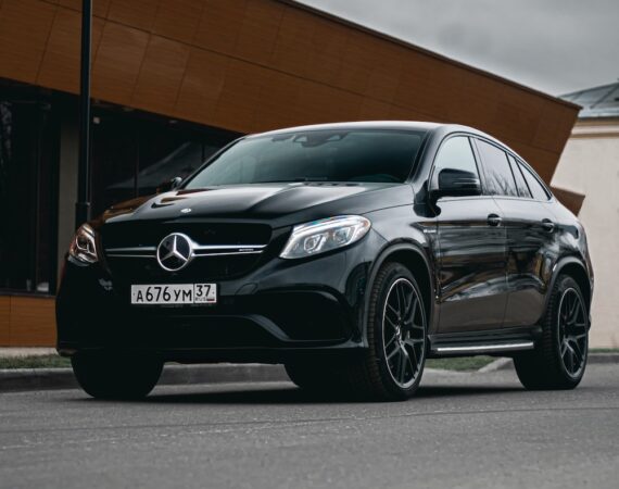 photo 1577615792595 d38014354328