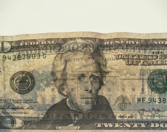 photo 1579186144347 af38058fdc19