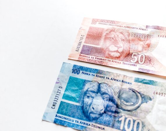 photo 1579941043017 0a7e4142e388