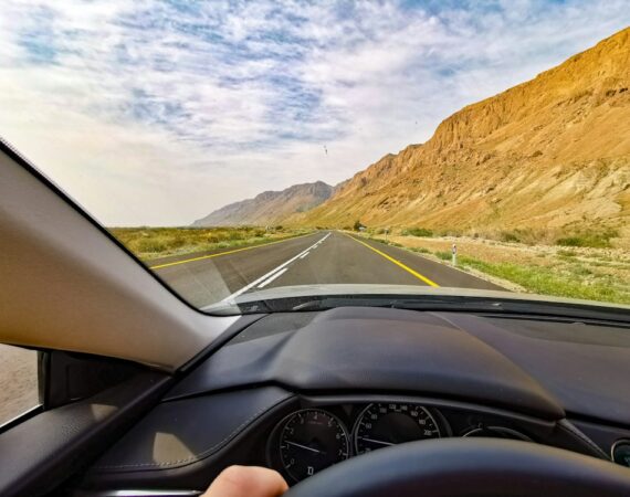 photo 1584875939087 f1d9a6d27e97