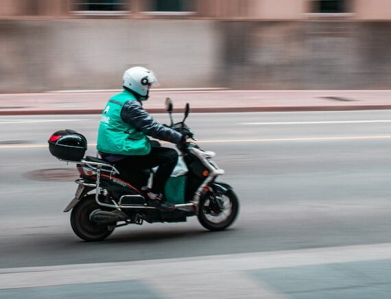 機車貸款手續要準備哪些文件?一一解析程序與要點 9 photo 1586665102353 fc1b95c2c18e