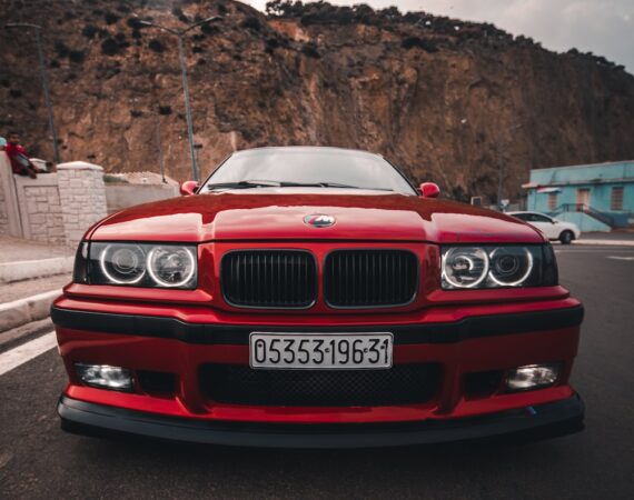 photo 1596746426960 e9b277bb78a5