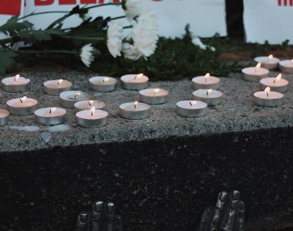 photo 1602084493516 7fbbdccaa812