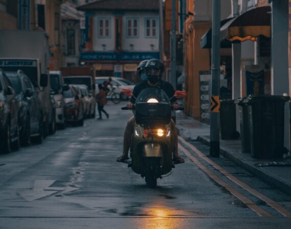 photo 1608118200938 cbb33b6e2419