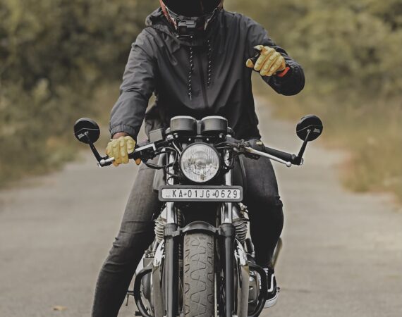 photo 1608801470269 0027fccb094f