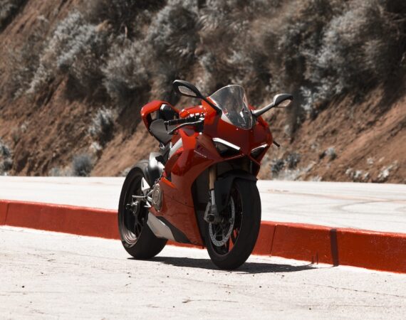 photo 1610579552025 ea146ae69356