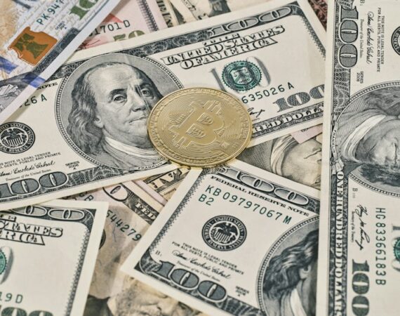 photo 1647462659318 1e9702f92b5b