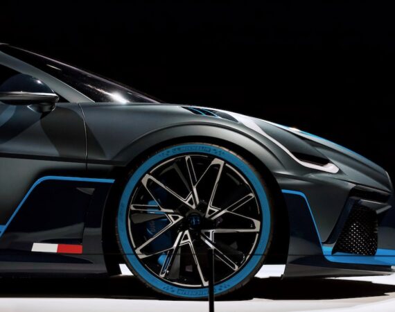 photo 1567863786964 9d65fa4469ed