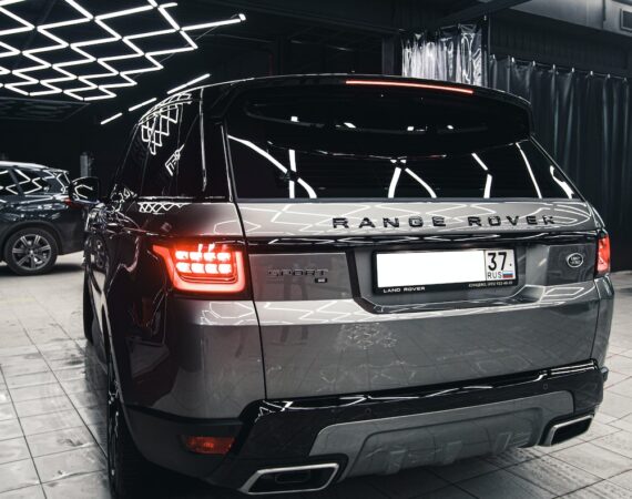 photo 1591962499099 c54dfbabbf00